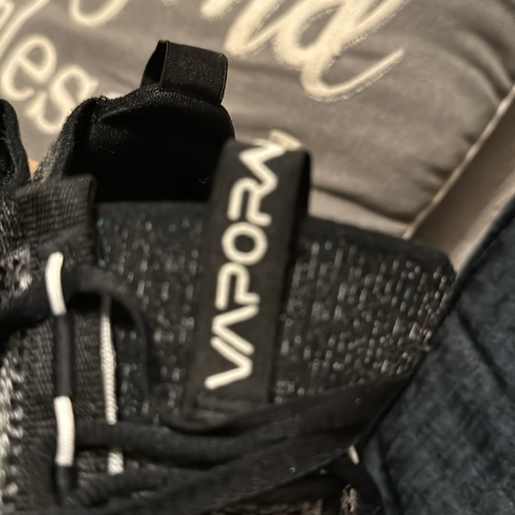 Vapor max shoes for sale - Picture 5 of 6